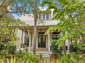 Pet Friendly Watercolor 4br Home In The Lake District 4 Bedroom Home by RedAwning