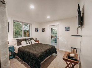 01sl - Hot Tub - Pet Friendly - Bbq - Sleeps 8 3 Bedroom Home by RedAwning