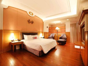 Royal Group Motel Tainan Branch