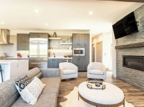 184 Caravelle Drive