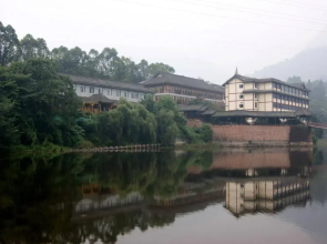 Phoenix Lake Impression Emei Hotel
