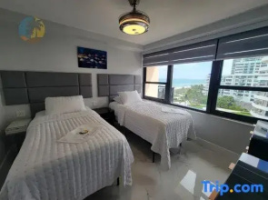 Miami Beach Spacious 3-Bedroom Condo with Ocean View - 10E