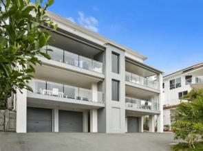Stunning Apartment With Views of Laguna Bay - Unit 2 Taralla 16 Edgar Bennett Ave