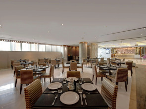 Howard Johnson Plaza By Wyndham Dubai Deira