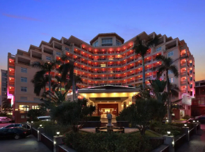 Golden Phoenix Sea View Hotel