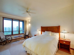 Mt. Baker Lodging Ensuite 15 (Sleeps 6)