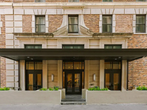 Deluxe Canal Street 2BR Suites by Sonder