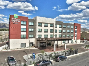 Holiday Inn Express & Suites Albuquerque East by IHG