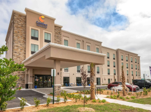 Comfort Inn & Suites Jacksonville - Orange Park Near Naval Air Station