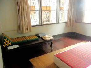 28 Rachabutr Hostel