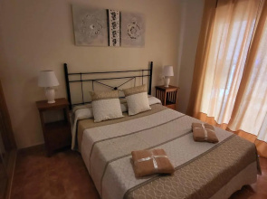 ¡Bajo estupendo con patio y terraza a 200 metros de la playa!