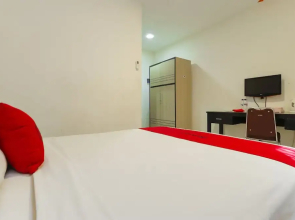 RedDoorz near Universitas Sebelas Maret