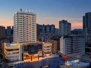 Crystal Orange near Jinjiang Road Metro Station in Xiaohe,Guiyang
