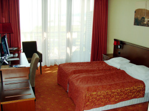 Hotel Golden Lake Resort