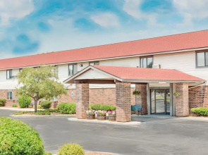 Super 8 Green Bay Airport/Stadium