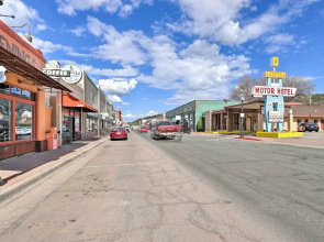 Modern Retreat: 3 Blocks to Dtwn Williams + Rte 66