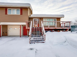 Riverside Retreat: Cozy Fairbanks Home w/ View