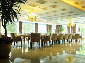 Niloo Hotel