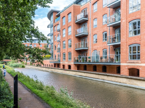 Modern 2 Bedroom Apartment in Popular Jericho