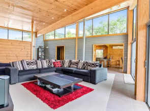 Lakeside Landing - Lake Tarawera Holiday Home