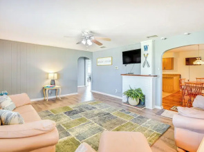 Ormond Beach Family Home: Walk to Ocean!