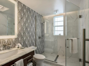 Hotel Breakwater South Beach