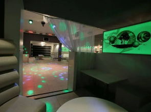 D Luxe Hotel