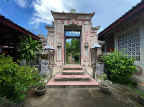 因陀罗普拉酒店(Indra Pura Hotel)