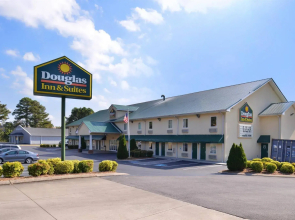 Douglas Inn And Suites