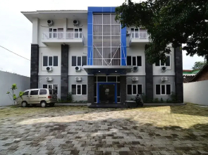 RedDoorz near Museum Keraton Surakarta