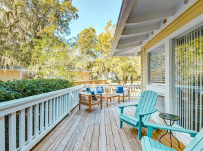 Sleek Golf-front Condo With a Washer/dryer, Deck, & Central AC - dog Friendly