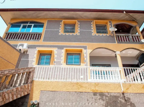 Odza, Modern Apartment, 3 Bedrooms, Private Parking