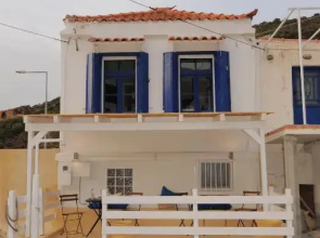 Dandy on the beach Fisherman's House - By the Sea
