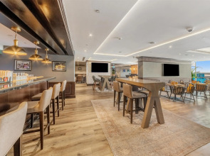 Отель Radisson Blu Hotel, Dubai Canal View