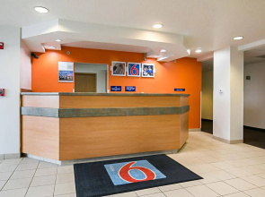 Motel 6 Sycamore, IL