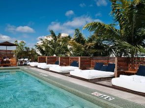 Catalina Hotel & Beach Club