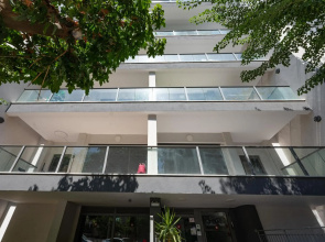 New Stylish 2-BR Apartment with Private Balcony
