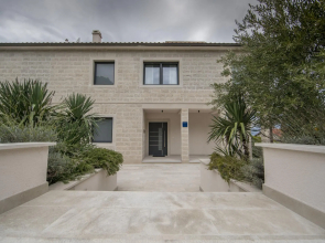 D in Postira with 7 bedrooms and 7 bathrooms