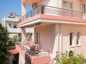 Steps to the Beach Spacious Home-Parking