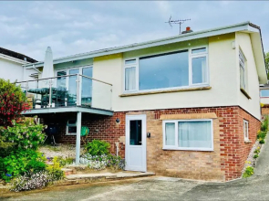 15 Churchfields - Bungalow with Estuary Views and Parking