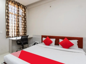 OYO 18692 Jmc Star Inn