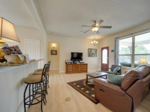 Hill Country Casita w/ Patio: 13 Mi to Dtwn Boerne
