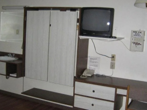 Motel Manic 2000