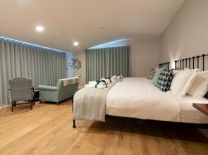 Luxury Villa Six Suites Private Path to Sea