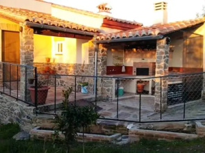Studio with enclosed garden and wifi at Valencia de Alcantara