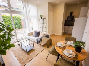 Delightful 2 Bedroom Serviced Apartment 54m2 -MST40D-
