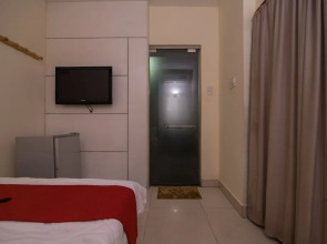 RedDoorz Near Tan Dinh Market 3