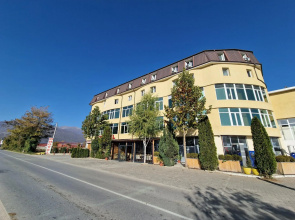 Hotel Yal Restaurant