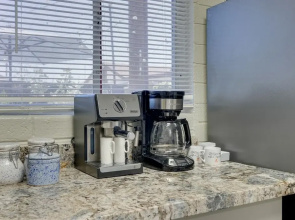 3 Mi to Roosevelt Row Arts District: Apt w/ Patio