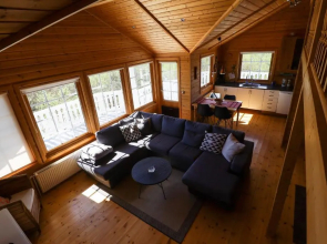 Golden Circle Vacation Home with hot tub & fire place